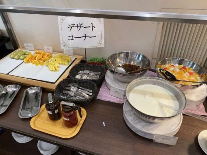 「亀の井ホテル有馬」朝食：デザートコーナー